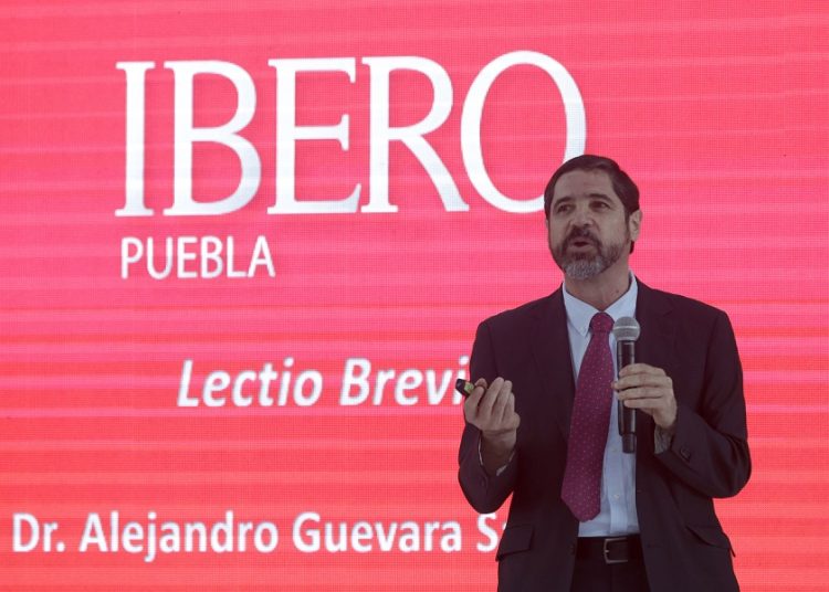 Seguridad y feminicidios, pendientes de los gobiernos: rector Alejandro Guevara