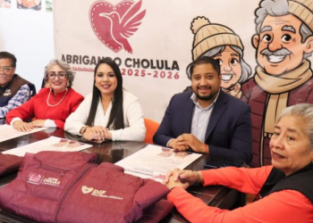 Tonantzin Fernández refuerza atención a personas vulnerables con “Abrigando Cholula”