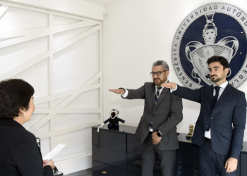 Lilia Cedillo toma protesta a nuevos funcionarios de la BUAP