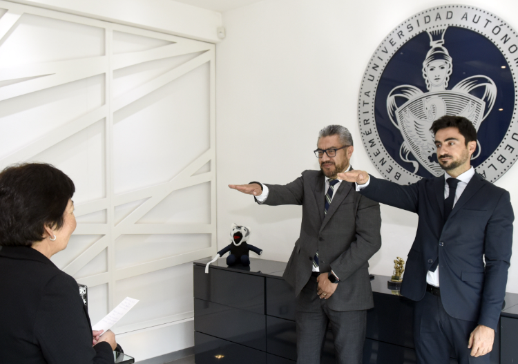Lilia Cedillo toma protesta a nuevos funcionarios de la BUAP