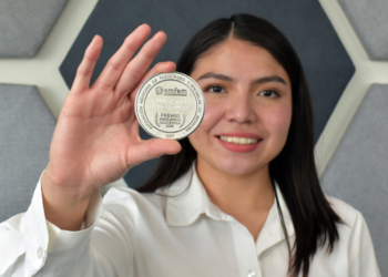 Pasante de Medicina BUAP obtiene Premio a la Excelencia Académica 2025