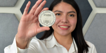 Pasante de Medicina BUAP obtiene Premio a la Excelencia Académica 2025