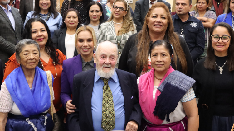 Reconocen en el Congreso a «Cayuqui», impulsor del Festival Huey Atlixcáyotl