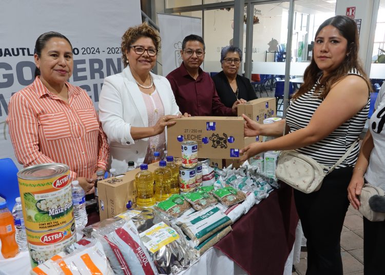 Tere Alfaro entrega insumos alimentarios a escuelas de Cuautlancingo