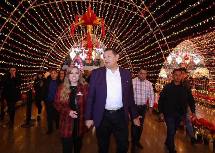Familias poblanas conviven con paz y alegría en el Festival Navideño 2025