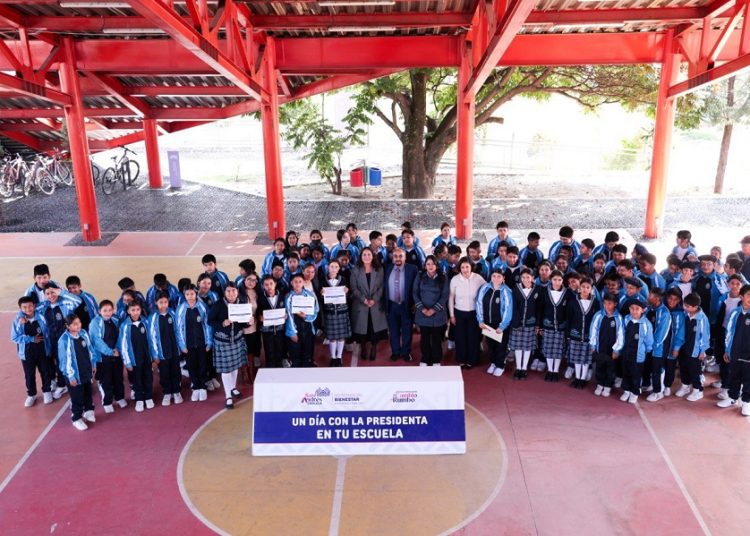 Lupita Cuautle impulsa a estudiantes sobresalientes de San Andrés Cholula