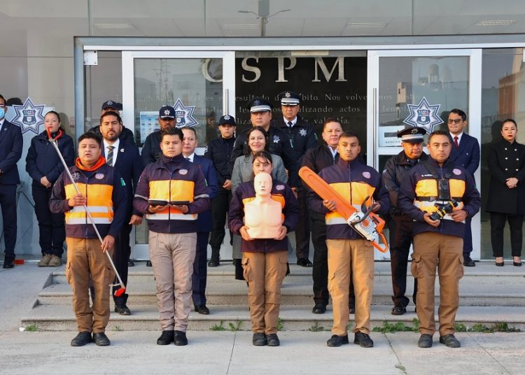 Lupita Cuautle equipa a Policía y Protección Civil de San Andrés Cholula