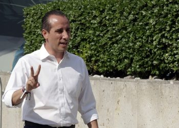 Mario Riestra está obligado a abrirse al diálogo