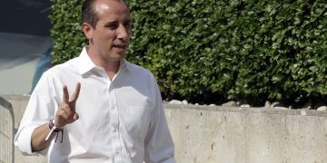 Mario Riestra está obligado a abrirse al diálogo