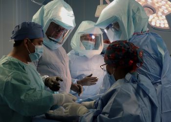 Issstep realiza primera cirugía de rodilla asistida con inteligencia artificial en Puebla