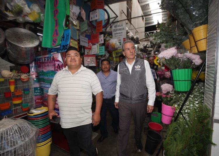 Pepe Chedraui cumple compromiso con comerciantes del Mercado Independencia