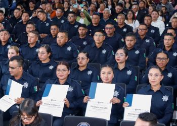 Se gradúan 303 policías de la Ucips en 2025