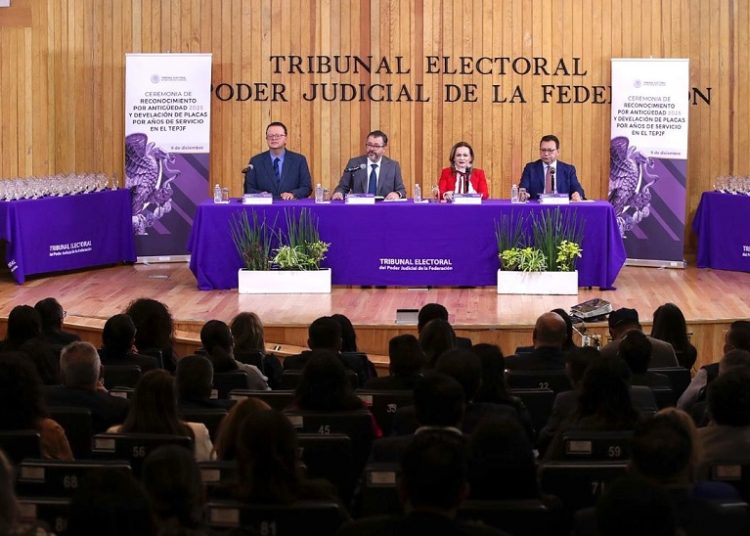 Reconoce el TEPJF a 121 trabajadores por años de servicio ininterrumpido
