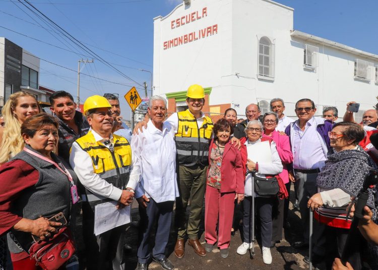 Rehabilitan vialidades para seguridad de familias y estudiantes