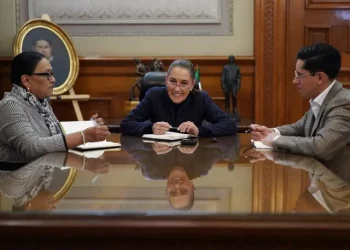 Claudia Sheinbaum conversa con Papa León XIV