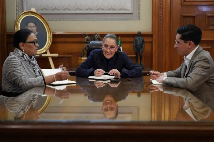 Claudia Sheinbaum conversa con Papa León XIV
