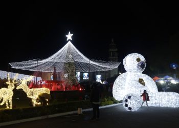 La Navidad llegará a todo San Pedro, encienden árbol navideño y hacen mega posada (Videos)