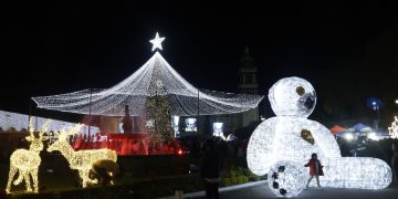 La Navidad llegará a todo San Pedro, encienden árbol navideño y hacen mega posada (Videos)
