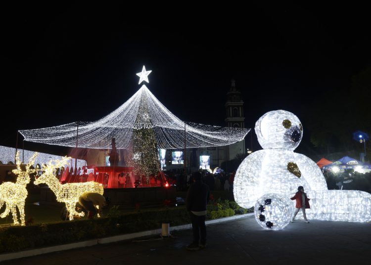 La Navidad llegará a todo San Pedro, encienden árbol navideño y hacen mega posada (Videos)