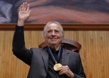 UdeG otorga doctorado honoris causa a Joan Manuel Serrat