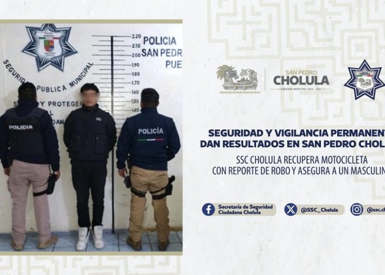 SSC Cholula recupera motocicleta con reporte de robo y asegura a un hombre