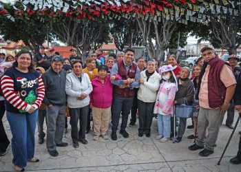 Omar Muñoz inicia el programa Un Apapacho al Corazón 2025