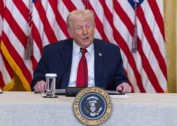 Trump amenaza con subir aranceles por plan sobre Groenlandia