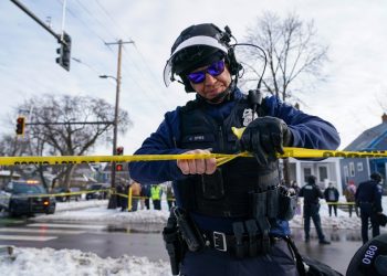 Muere una mujer por disparos de agentes migratorios en Minnesota