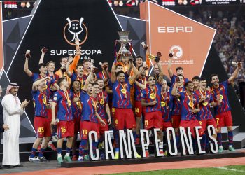 Con doblete de Raphinha, Barcelona gana la Supercopa