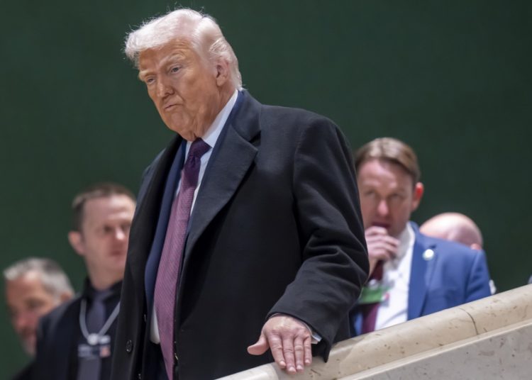 Trump eleva los aranceles a Corea del Sur de un 15% al 25%