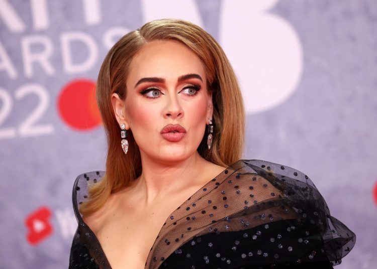 El álbum ‘21’ de Adele cumple 15 años y rompe récord histórico de ventas