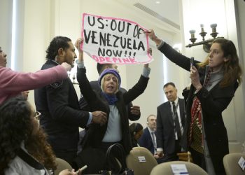 Manifestante acusa a EE.UU. en la OEA por Venezuela