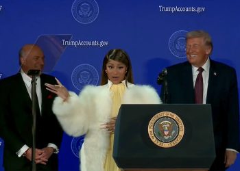 Nicki Minaj apoya ayudas de Trump para recién nacidos