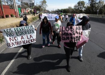 Vecinos protestan por desalojo de albergue animal 
