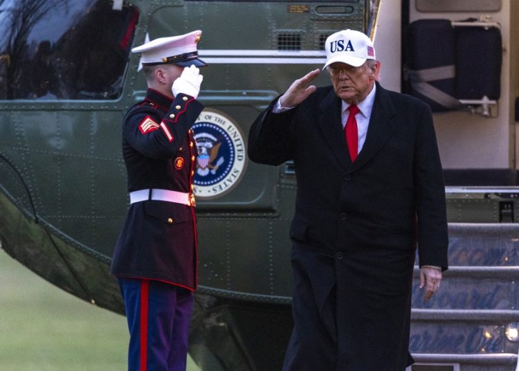 Trump suspende visados a 75 países
