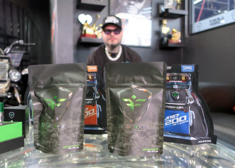 Farruko «rompe estigmas» con su línea de cannabis medicinal