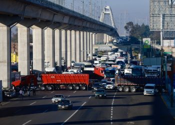Transportistas bloquean vías por protestas contra extorsiones