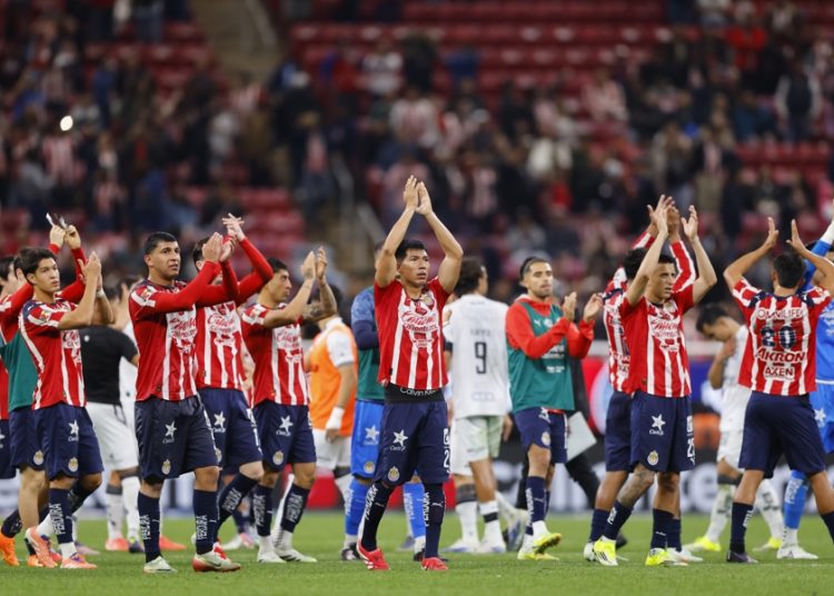 Guadalajara vence a Querétaro y salta al liderato del Clausura