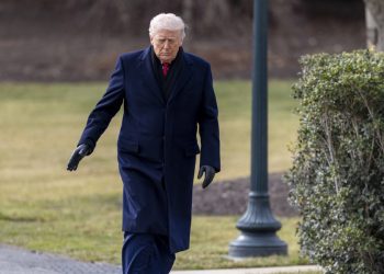 Trump: «Es el momento de buscar un nuevo liderazgo en Irán»