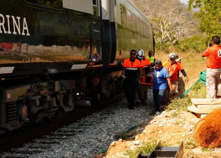 México investiga omisiones tras descarrilamiento de tren