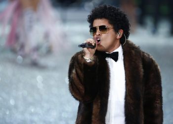 Bruno Mars, entre los artistas para actuar los Grammy 2026