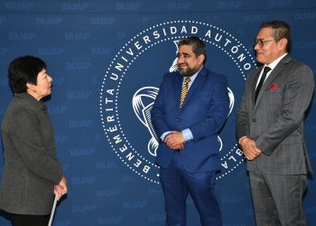 Rectora Lilia Cedillo toma protesta a nuevos funcionarios de la BUAP