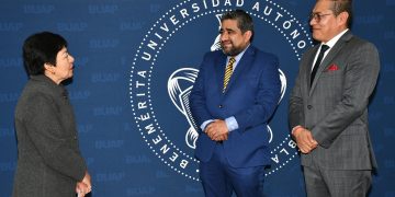 Rectora Lilia Cedillo toma protesta a nuevos funcionarios de la BUAP