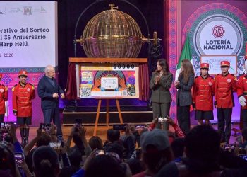 Presenta Lotería billete por 35 años de la Fundación Alfredo Harp Helú