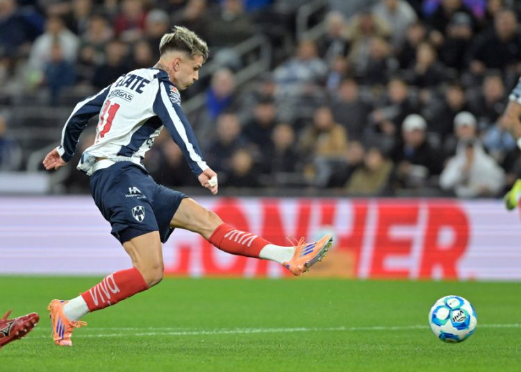 El español Canales y el argentino Orellano rescatan al Monterrey