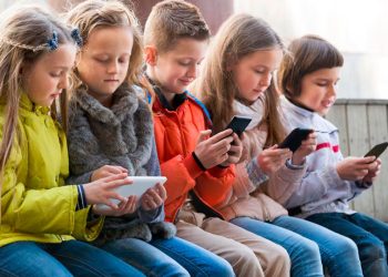 Celulares afectan la salud de la niñez
