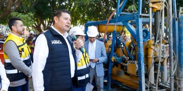 Gobernador de Puebla supervisa avance del Cablebús