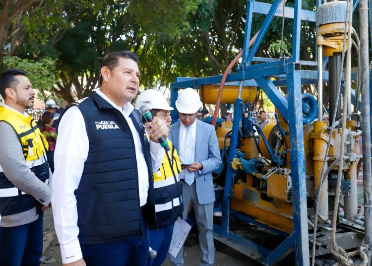 Gobernador de Puebla supervisa avance del Cablebús