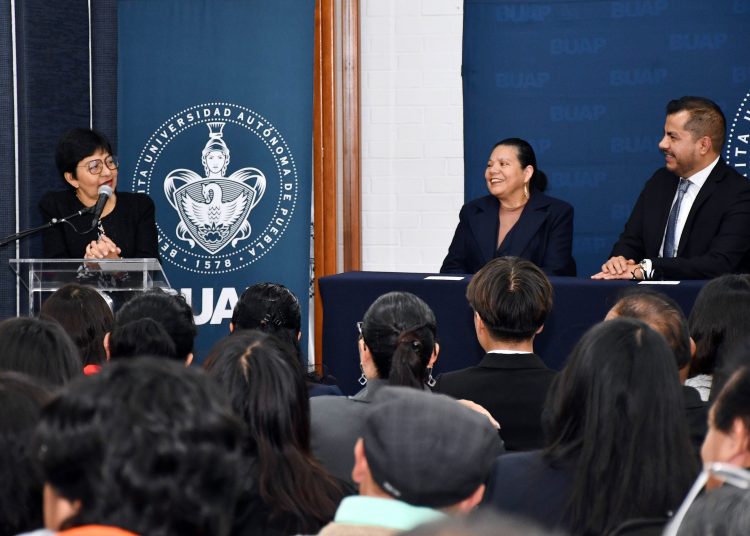 Preside Rectora informe del director de la Preparatoria Lázaro Cárdenas