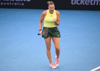 Sabalenka va por el título en Brisbane